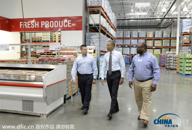 奧巴馬參觀超市秀親民 承諾將提高最低工資標(biāo)準(zhǔn)