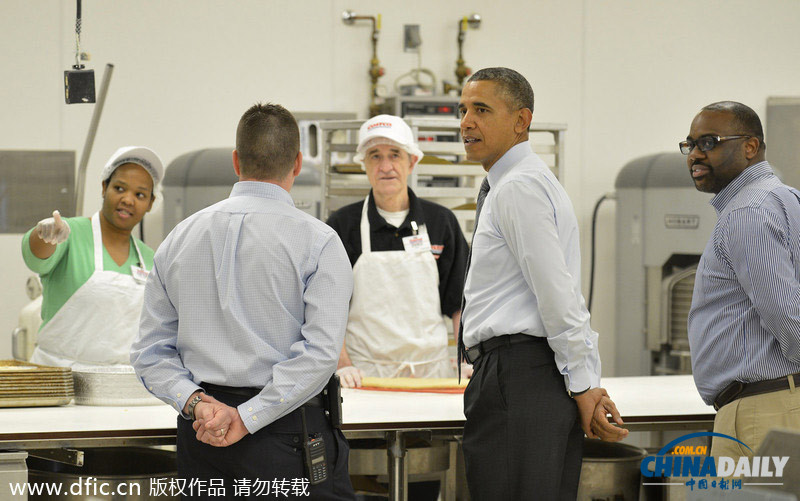 奧巴馬參觀超市秀親民 承諾將提高最低工資標準