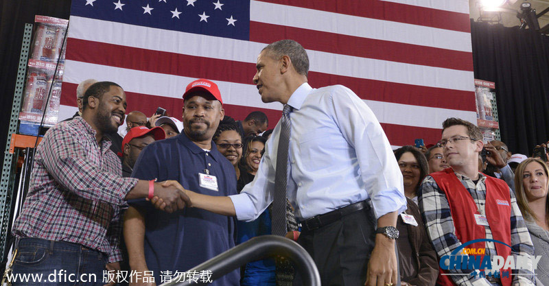 奧巴馬參觀超市秀親民 承諾將提高最低工資標準