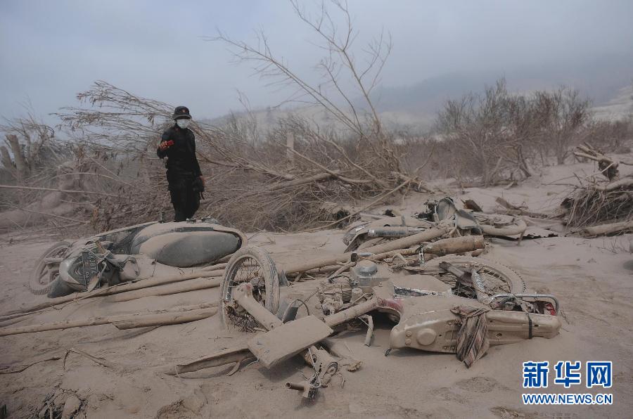 印尼錫納朋火山噴發 十多人喪生