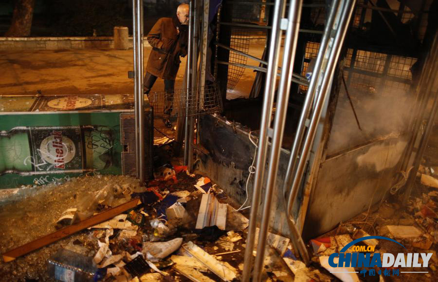 波黑抗議暫告結束 沖突現場一片狼藉