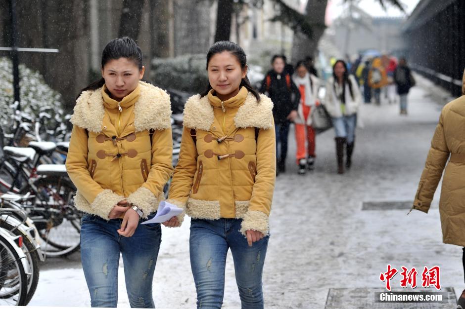 中戲藝考初試 考生雪天趕考