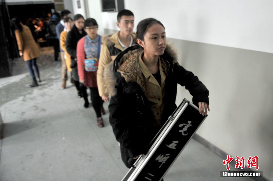 中戲藝考初試 考生雪天趕考