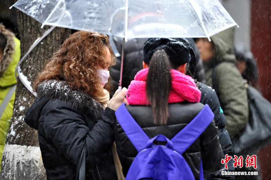 中戲藝考初試 考生雪天趕考