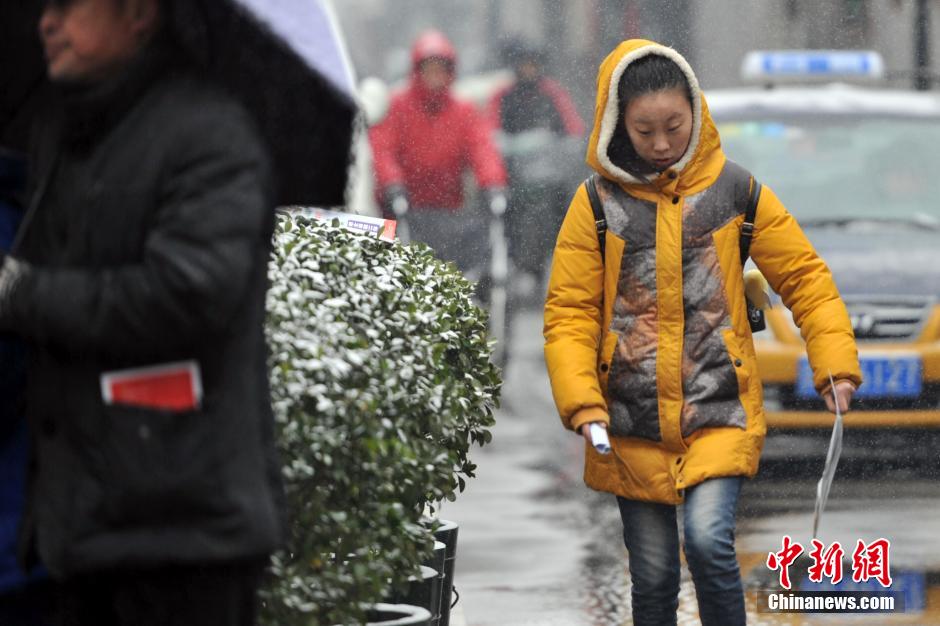 中戲藝考初試 考生雪天趕考