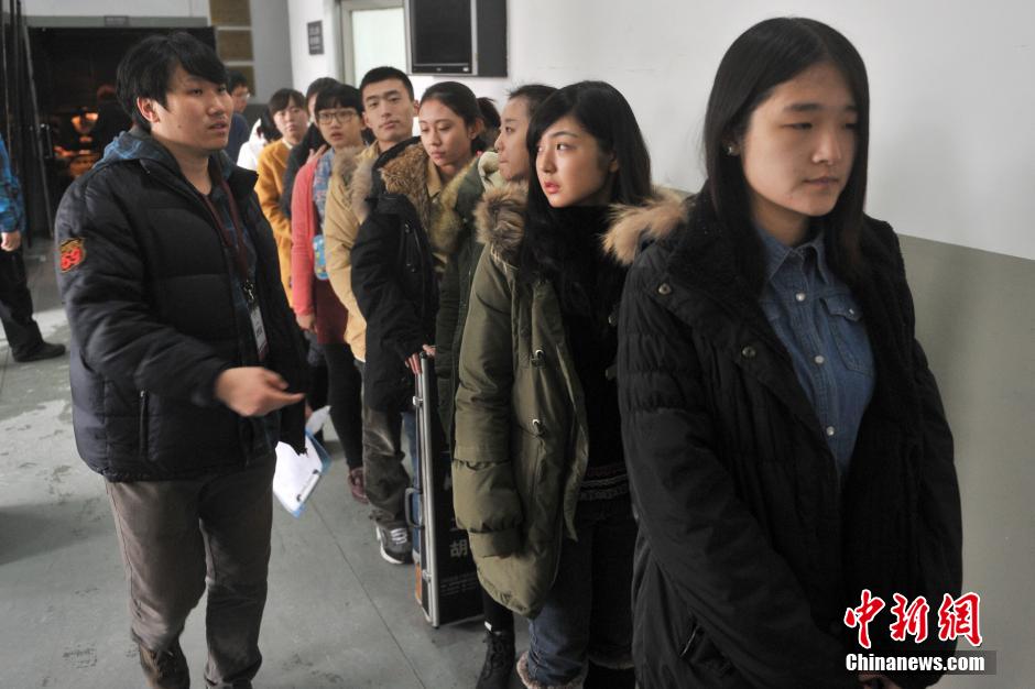 中戲藝考初試 考生雪天趕考