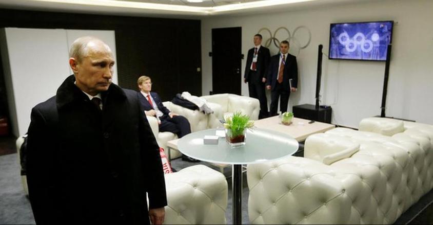 索契“五環(huán)變四環(huán)”尷尬一刻 普京轉(zhuǎn)頭恰錯過?