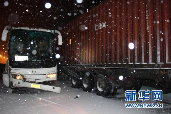 滬渝高速中斷十余小時后恢復通車