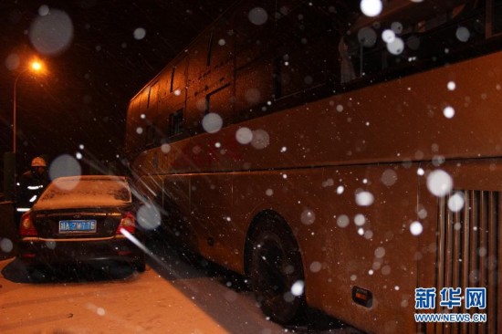 滬渝高速中斷十余小時(shí)后恢復(fù)通車(chē)