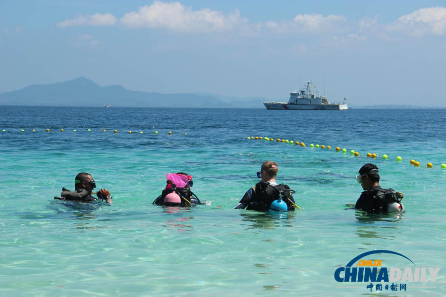 32對新人趕在情人節來臨前泰國舉辦海底婚禮