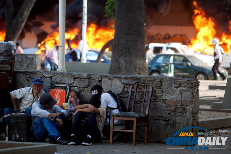 委內瑞拉反對派與安全部隊激烈沖突 兩人死亡