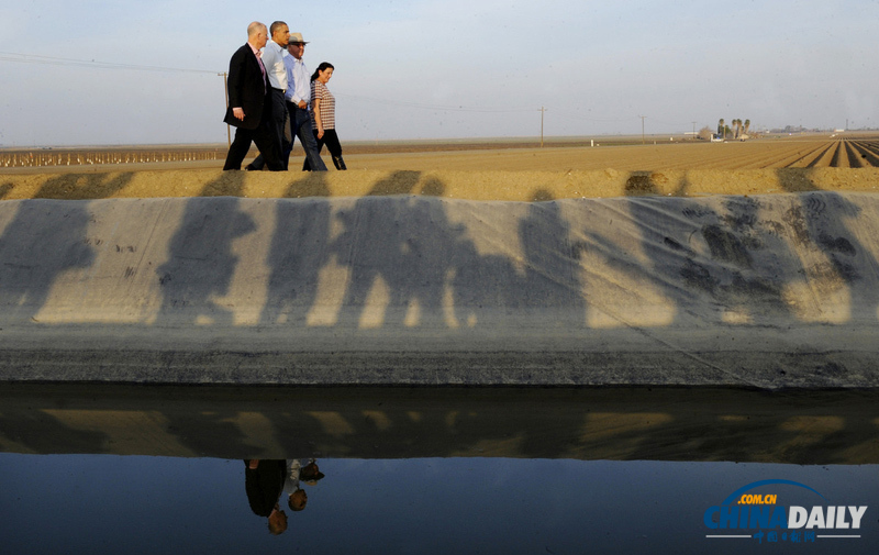 奧巴馬視察農場旱情 安保嚴密直升機護駕如臨大敵