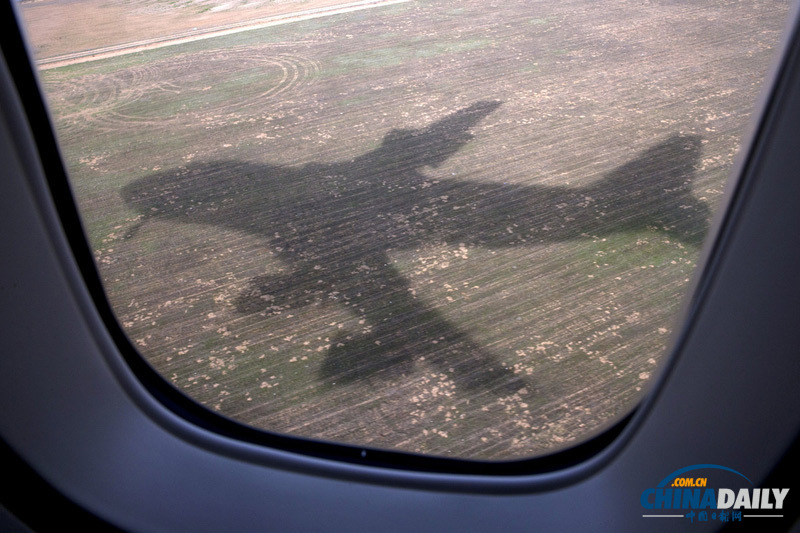 奧巴馬視察農(nóng)場旱情 安保嚴密直升機護駕如臨大敵