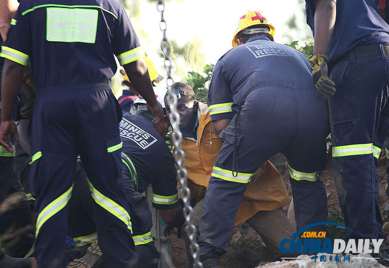 南非230名盜挖金礦礦工被困井下 人員陸續(xù)獲救