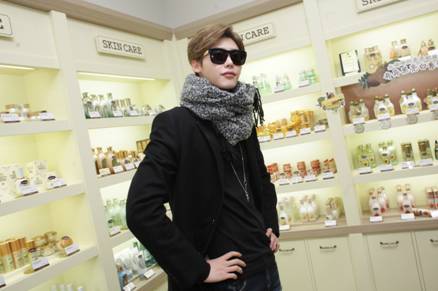 SKINFOOD品牌代言人李鐘碩甜蜜相約SOHO中山廣場店