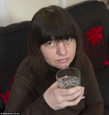 英國女子連續11年不停打嗝 打嗝次數超300萬次