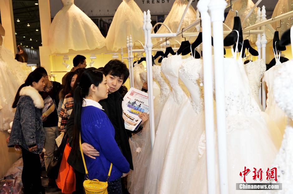 2萬對新人扎堆成都婚慶博覽會