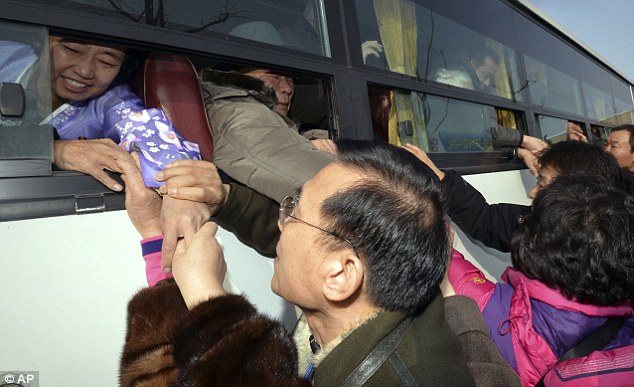 韓朝離散家屬團聚活動結束 難舍之情溢于言表