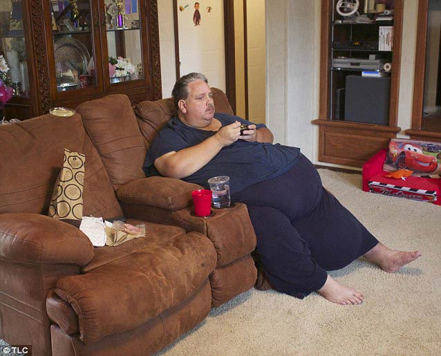 妻遭謀殺 美國(guó)男子患暴食癥體重暴漲到318公斤