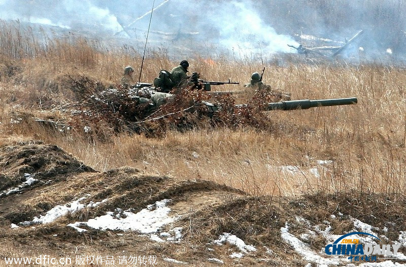 俄羅斯再“秀肌肉”舉行大規(guī)模軍演 約1.5萬(wàn)人參加