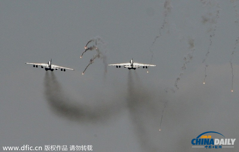 俄羅斯再“秀肌肉”舉行大規(guī)模軍演 約1.5萬(wàn)人參加