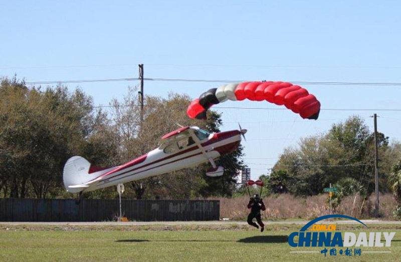 奇跡：跳傘者遭遇事故 迎面撞上飛機只受輕傷