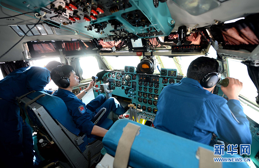 中國空軍繼續出動飛機在失聯海域搜尋黑匣子信號