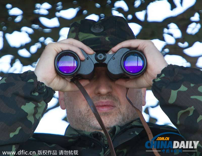 烏克蘭代總統觀看烏地面軍隊軍事演習