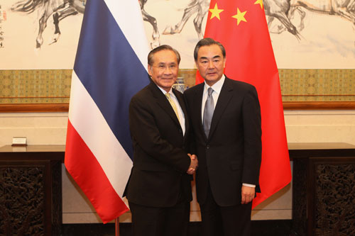 王毅外長同泰國外長敦舉行雙邊會晤