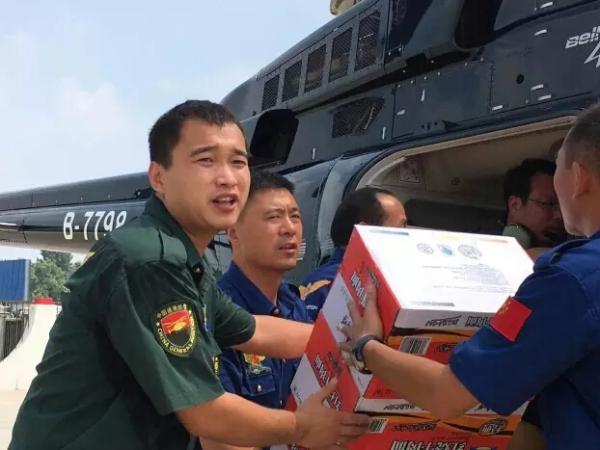 危難時分急增援！貫辰通航向安陽重災(zāi)區(qū)空投