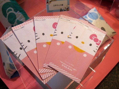 臺灣超萌Hello Kitty飛機 空姐更萌