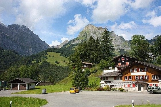 逛步行街喝咖啡 瑞士農村人竟這樣生活