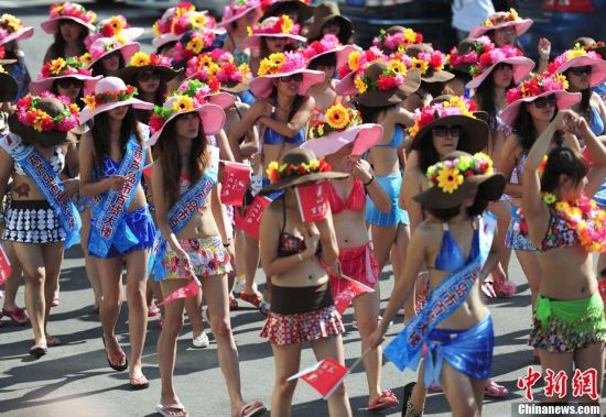 遼寧千余人穿比基尼巡游 打破吉尼斯紀錄