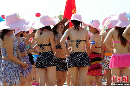 遼寧千余人穿比基尼巡游 打破吉尼斯紀錄