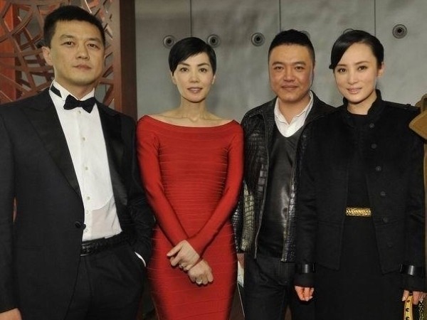 緊身裙勾勒真實(shí)曲線 中外女星誰身材最致命