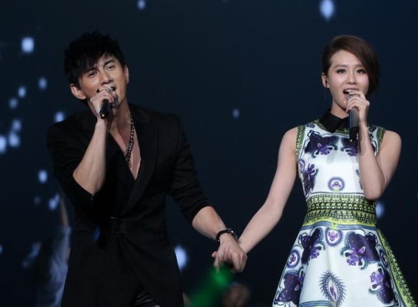 吳奇隆劉詩(shī)詩(shī)17歲之差 港臺(tái)大叔都愛找內(nèi)地嫩妻？