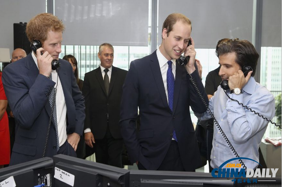 威廉哈里王子參加慈善日活動 接電話客串股票交易員