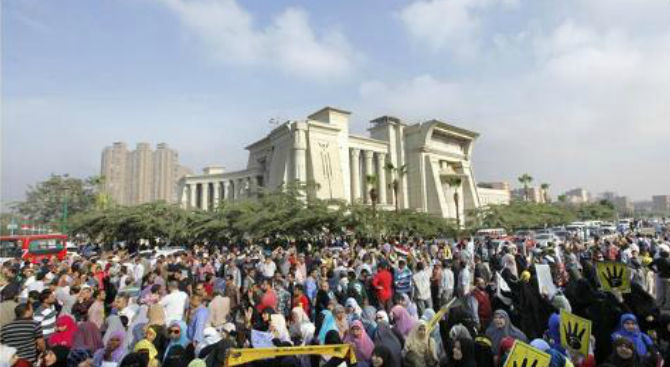 穆?tīng)栁骶艽┣舴鐾ァ⒏吆艨谔?hào) 庭審被迫暫停