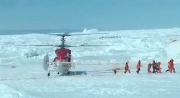 雪龍號南極營救被困船員