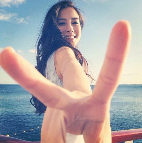 獨(dú)舌:趙麗穎Angelababy都“翻身”了 古麗娜扎汪峰路還遠(yuǎn)么