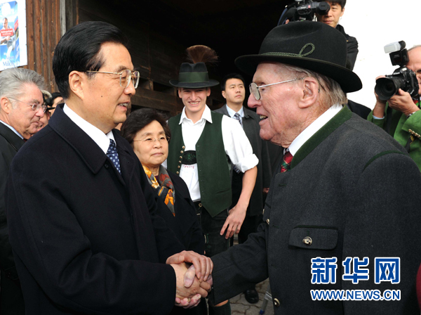 胡錦濤在奧地利參觀家庭農莊