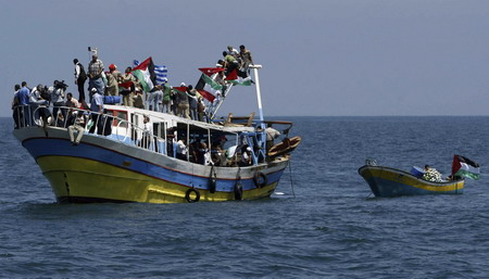 Israeli ships stalk pro-Palestinian aid flotilla