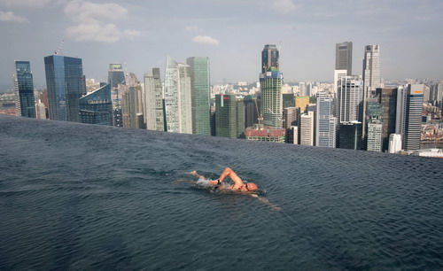 Swimming pool tops hotel towers in Singapore