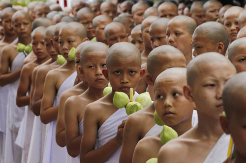 Thai boys enter monkhood in rainy season