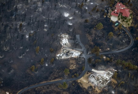 4 missing in US wildfire, homes burnt to ashes
