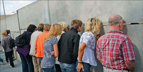 Berlin Wall making comeback