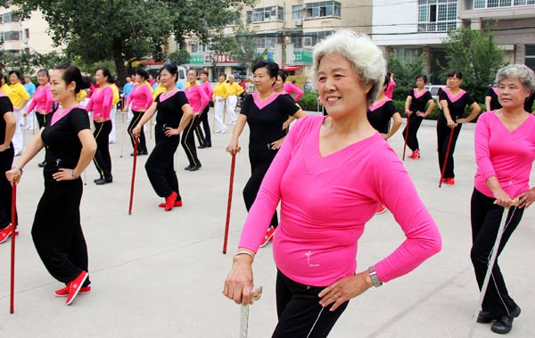 Elderly residents take part in a cane aerobics competition in the Shizhong district in Zaozhuang, Shandong province, on Wednesday. About 6,000 senior citizens practice cane aerobics in the district.JI ZHE / FOR CHINA DAILY Views divided on bid to revise pension system