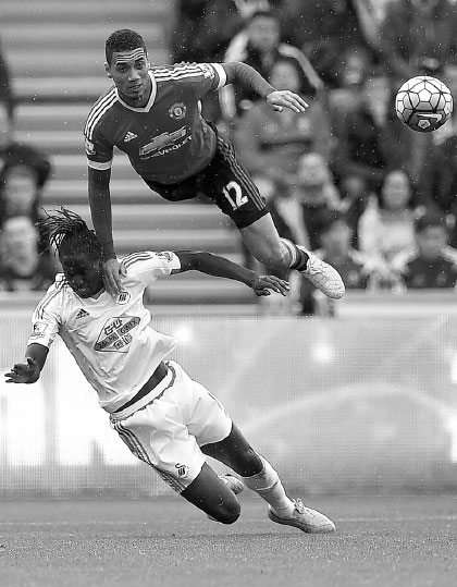 Van Gaal rules out transfer remedy