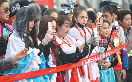 Smartphone vendors pass rising costs to consumers