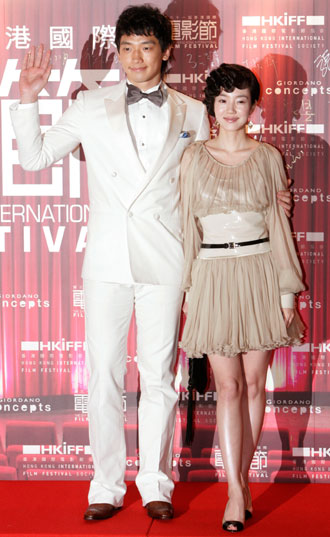 South Korea's actress Lim Su-jeong (R) and actor Jung Ji-Hoon, also known as Rain, attend the gala premiere of their movie